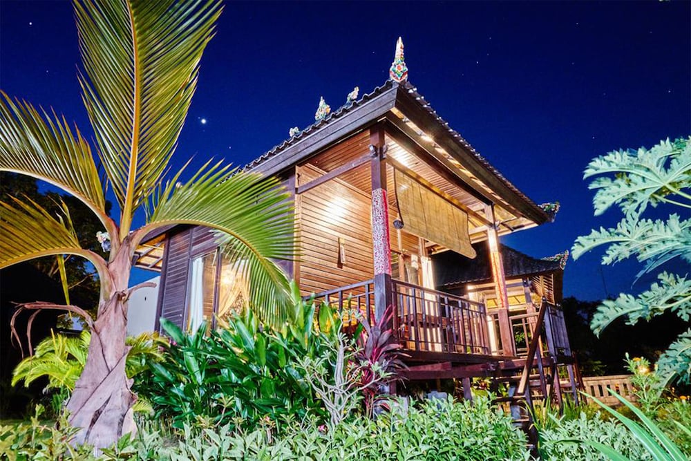 sunrise ocean huts lembongan