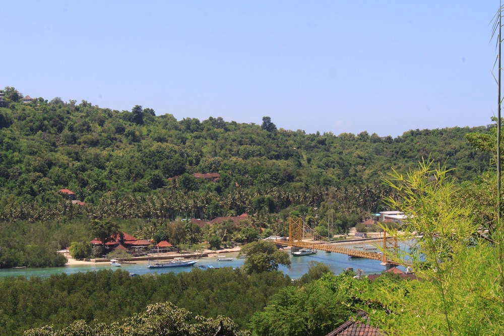 sunrise ocean huts lembongan