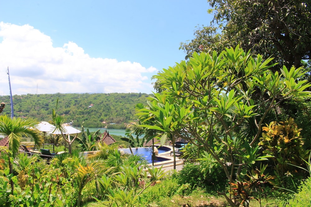 sunrise ocean huts lembongan