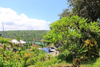 sunrise ocean huts lembongan