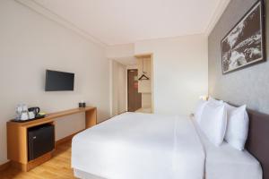 swiss belinn luwuk