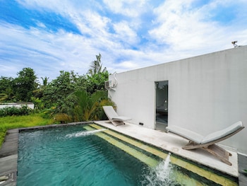 white cubes villas