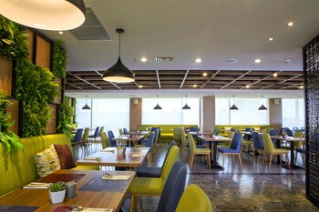 hotel dafam pacific caesar surabaya