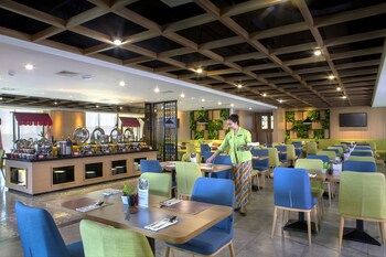 hotel dafam pacific caesar surabaya