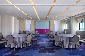 aloft jakarta wahid hasyim