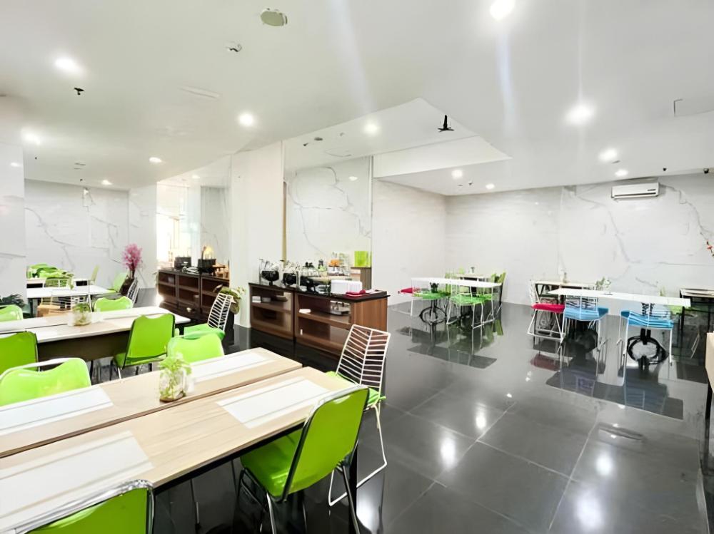 whiz hotel falatehan jakarta