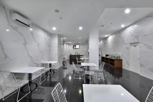 whiz hotel falatehan jakarta