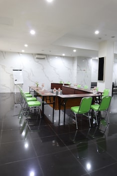 whiz hotel falatehan jakarta