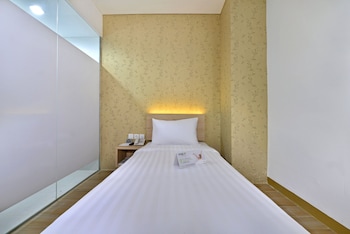 whiz hotel falatehan jakarta