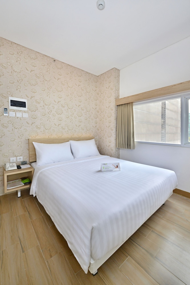 whiz hotel falatehan jakarta