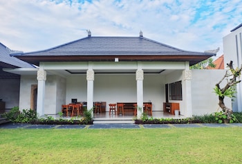 mahana boutique apartment