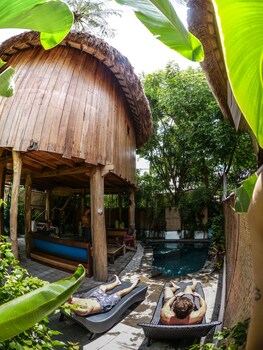 gili treehouses
