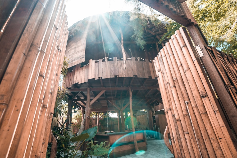 gili treehouses
