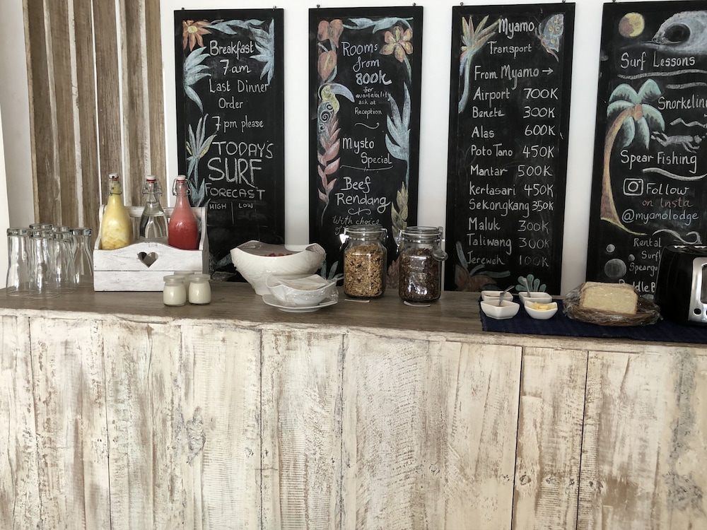 myamo beach lodge hostel