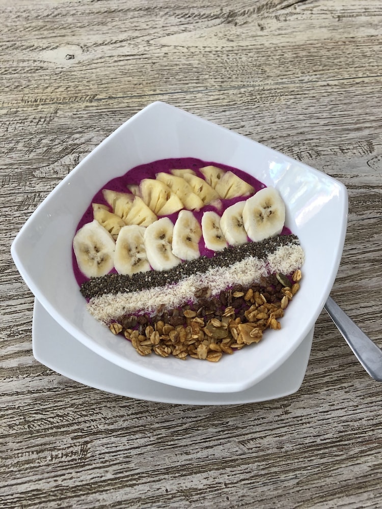 myamo beach lodge hostel