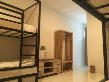 myamo beach lodge hostel