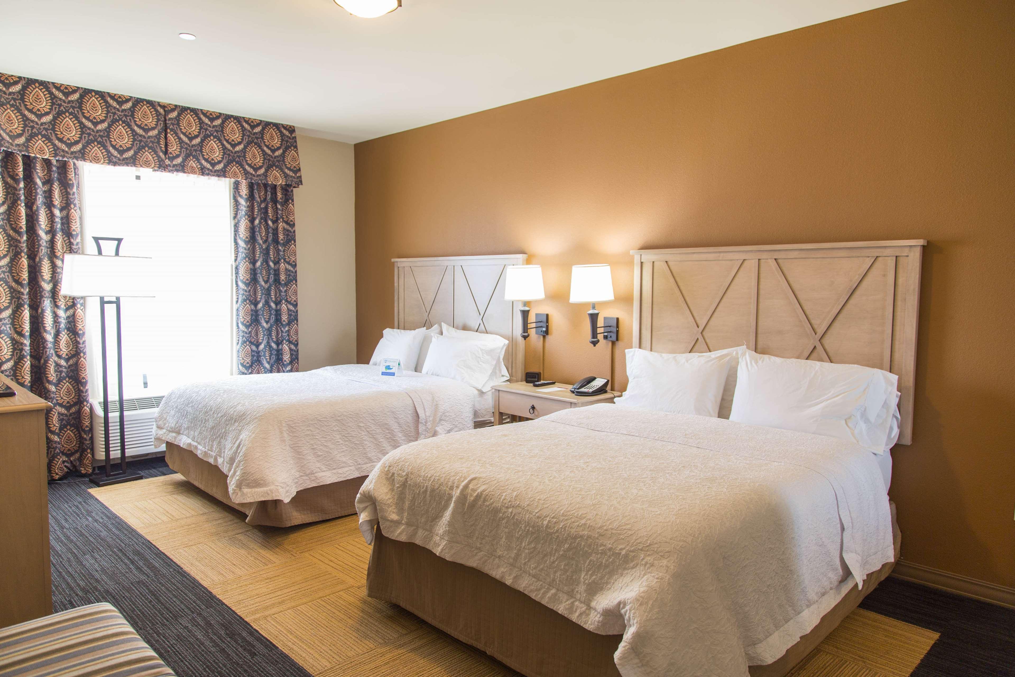 hampton inn and suites dodge city