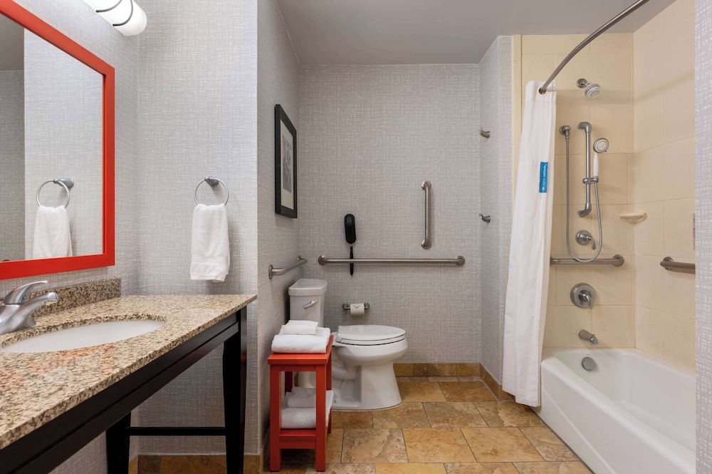 hampton inn and suites dodge city