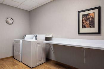 hampton inn and suites dodge city