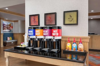 hampton inn and suites dodge city