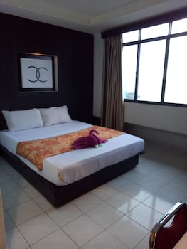 hotel laut jaya