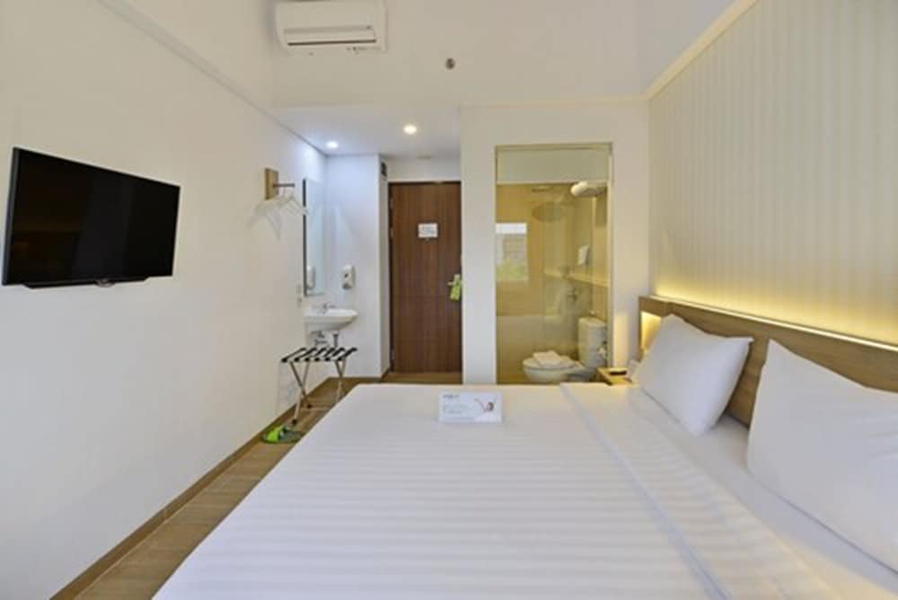 whiz prime hotel basuki rahmat malang