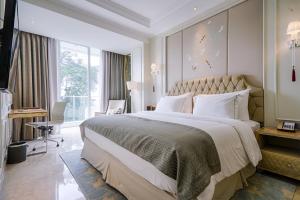 art deco luxury hotel and residence