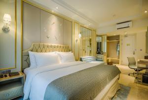 art deco luxury hotel and residence