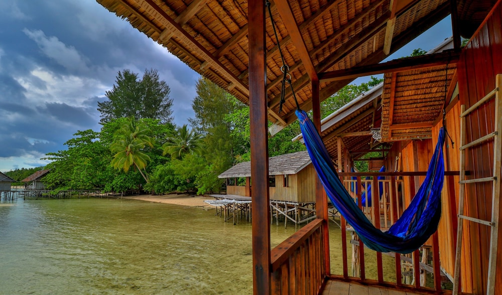 hamueco dive resort raja ampat
