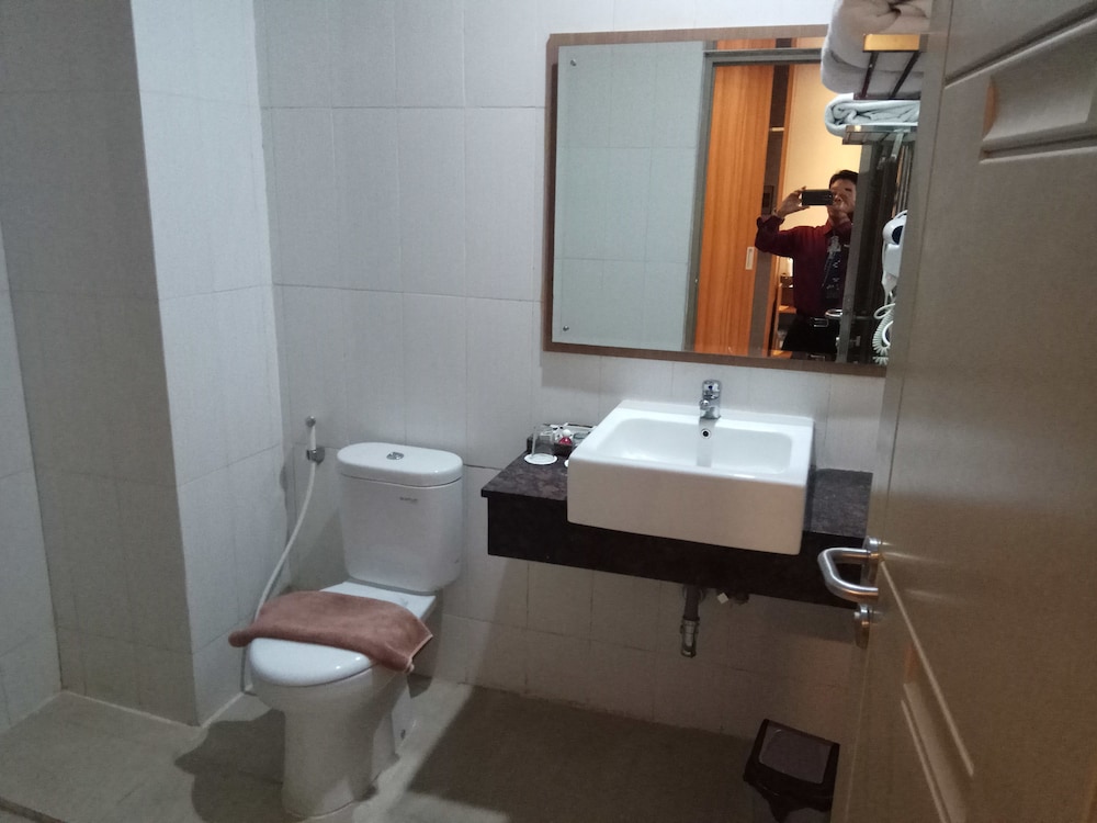 grand dian hotel slawi