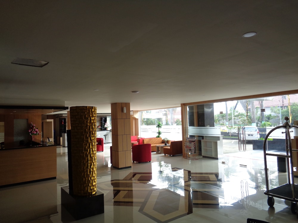 grand dian hotel slawi
