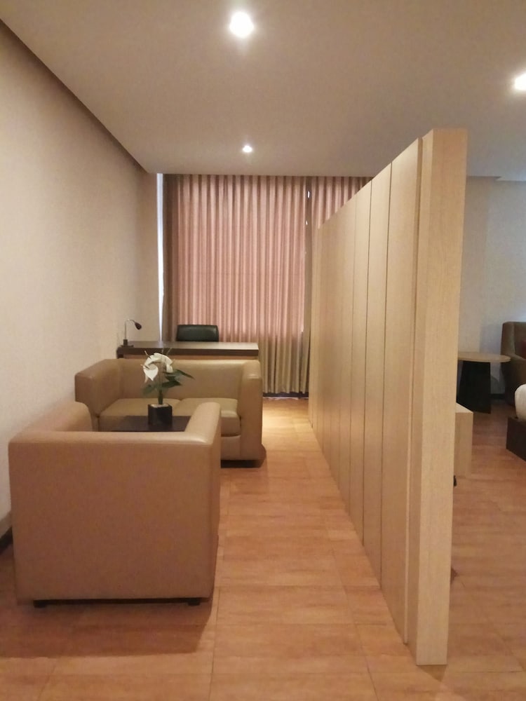 grand dian hotel slawi