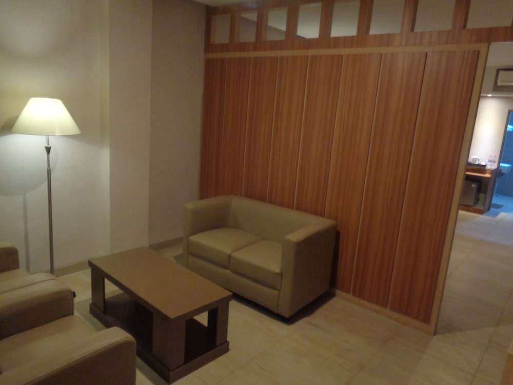 grand dian hotel slawi
