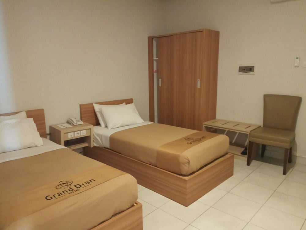 grand dian hotel slawi