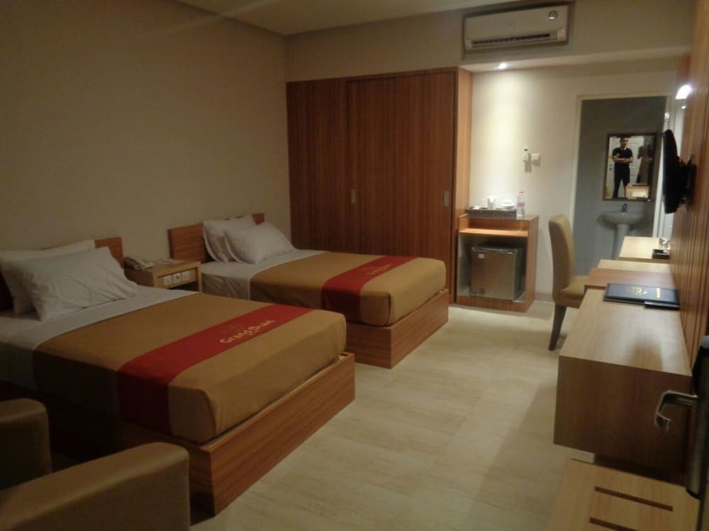 grand dian hotel slawi