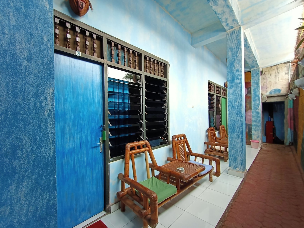 lovina central hostel
