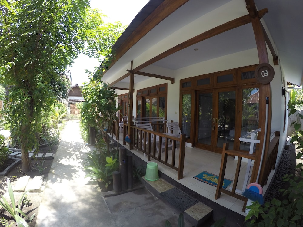 gili smile bungalows