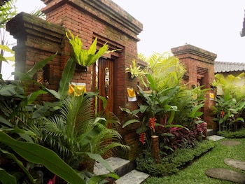 candy villa by pramana villas