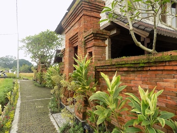 candy villa by pramana villas