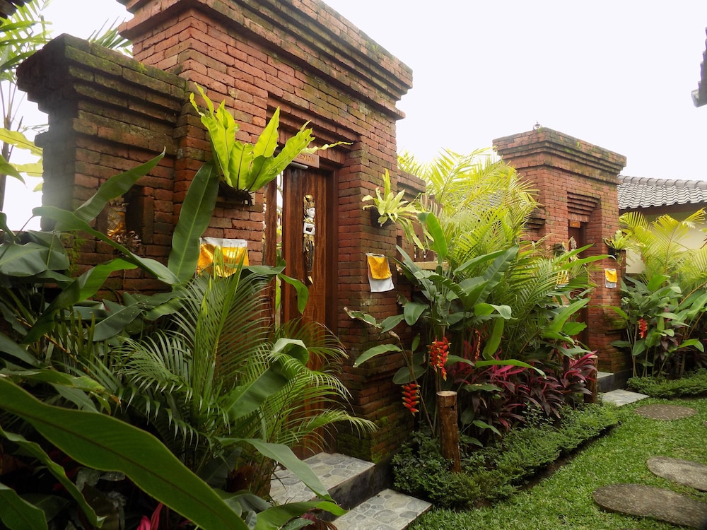 candy villa by pramana villas