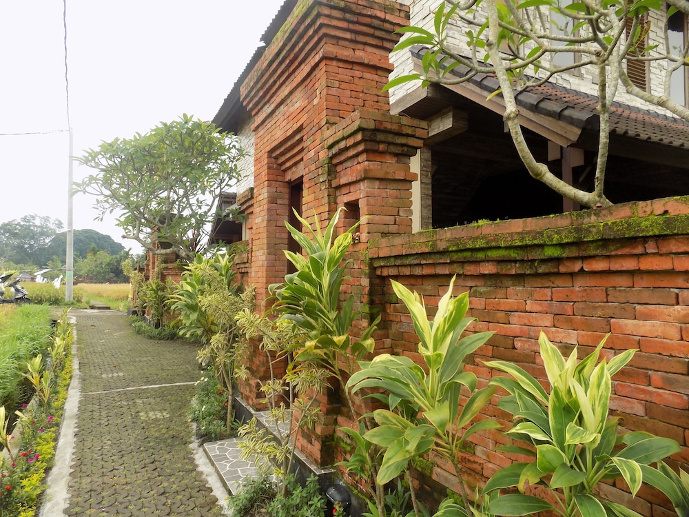 candy villa by pramana villas