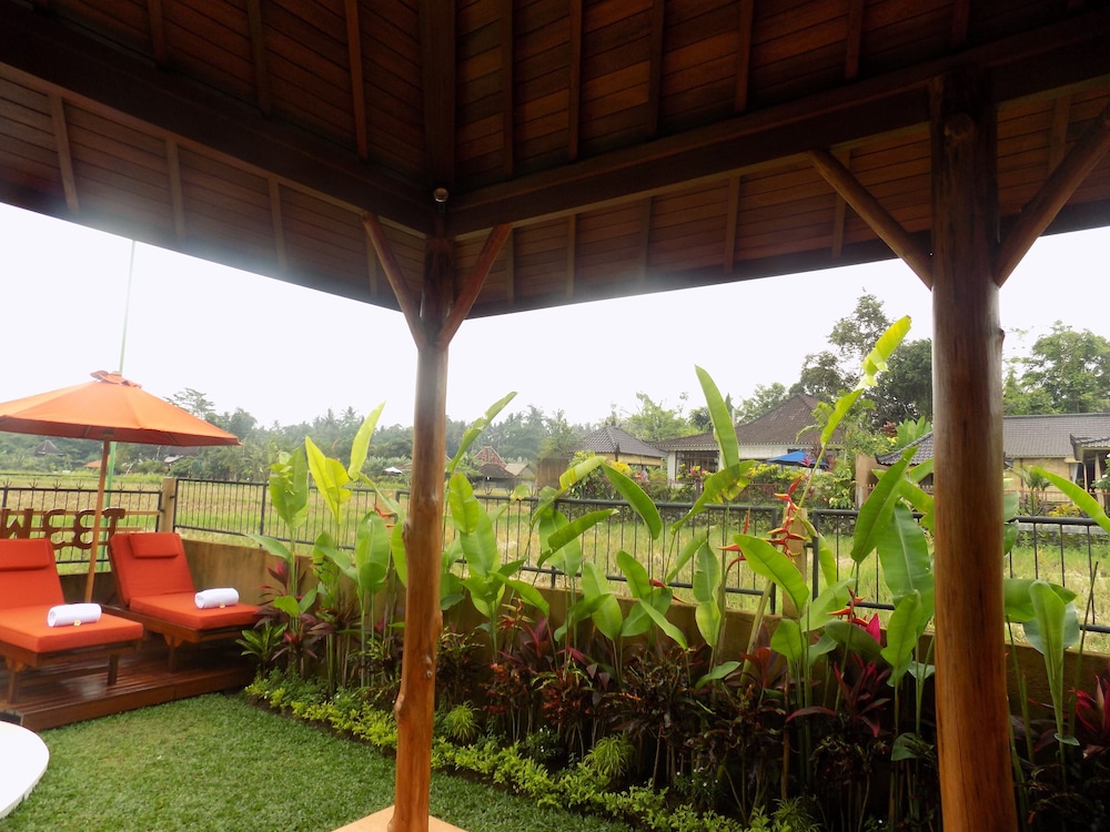 candy villa by pramana villas