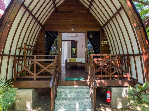 gili turtle beach resort