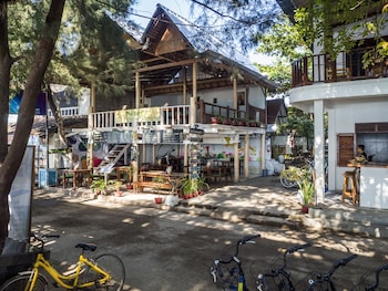 gili turtle beach resort