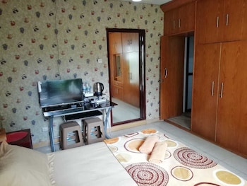 gio guesthouse bogor