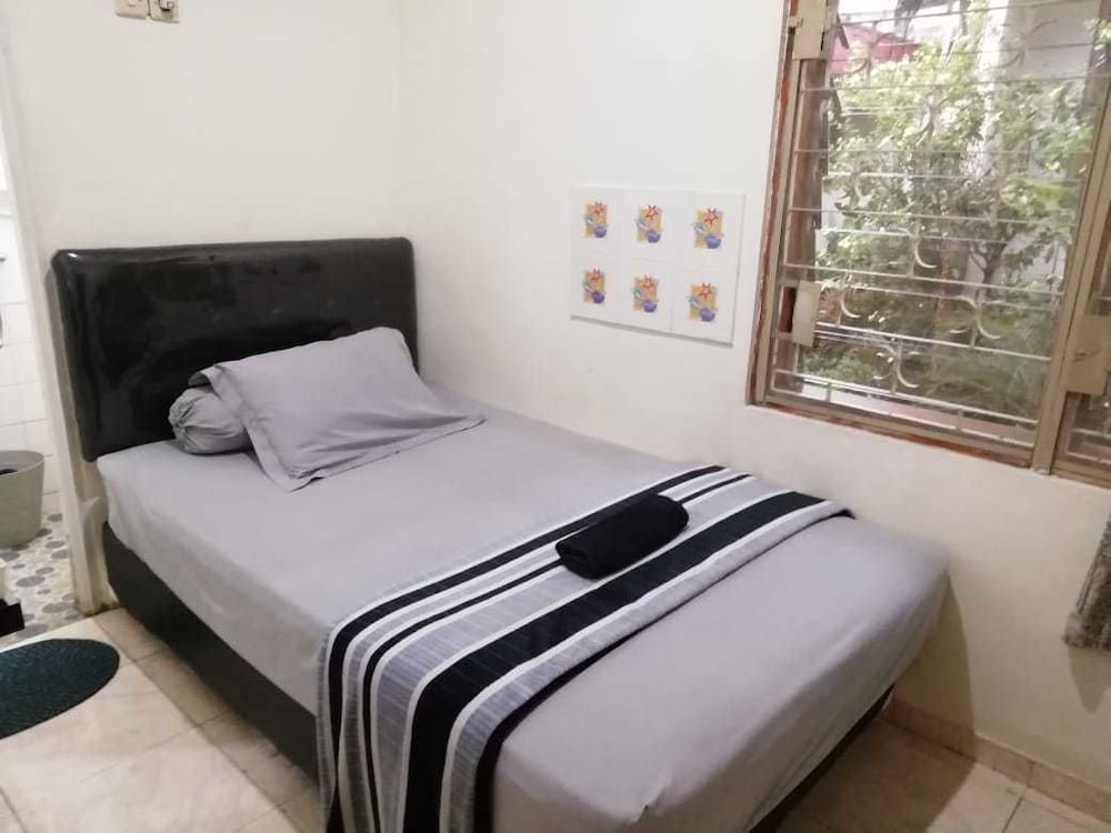 gio guesthouse bogor