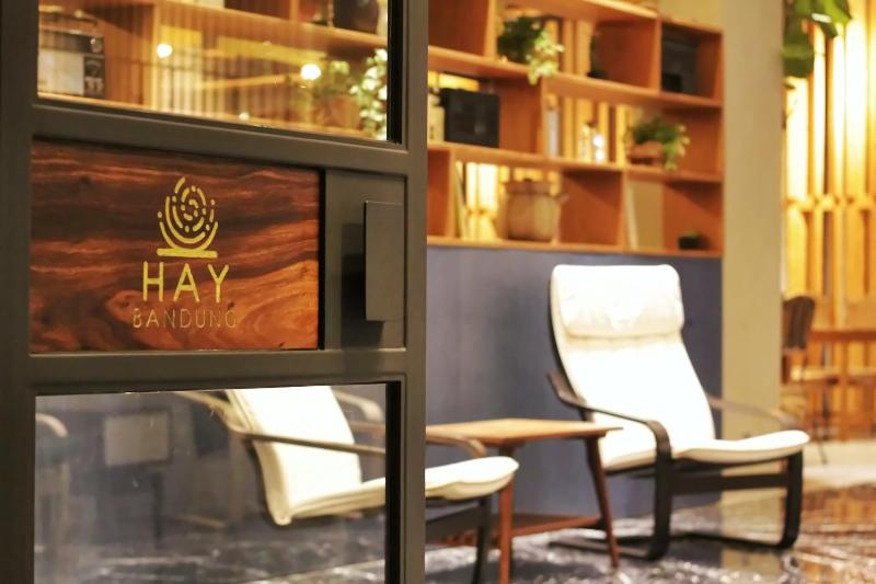 Hay Hotel Bandung,Jl. Trunojoyo No. 19 Bandung,3 star