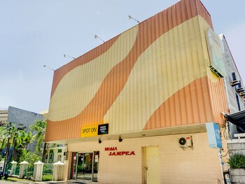 spot on 2214 wisma jampea