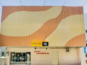 spot on 2214 wisma jampea