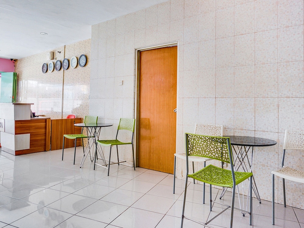 spot on 2214 wisma jampea